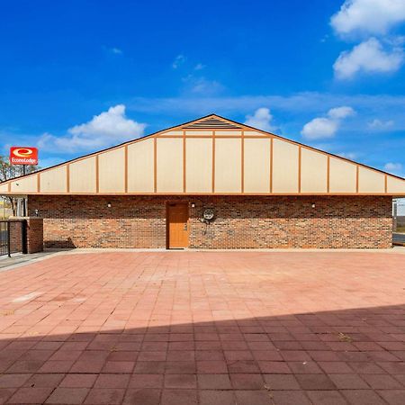 Econo Lodge Cornersville Bagian luar foto