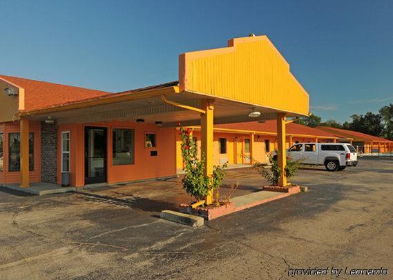 Econo Lodge Cornersville Bagian luar foto