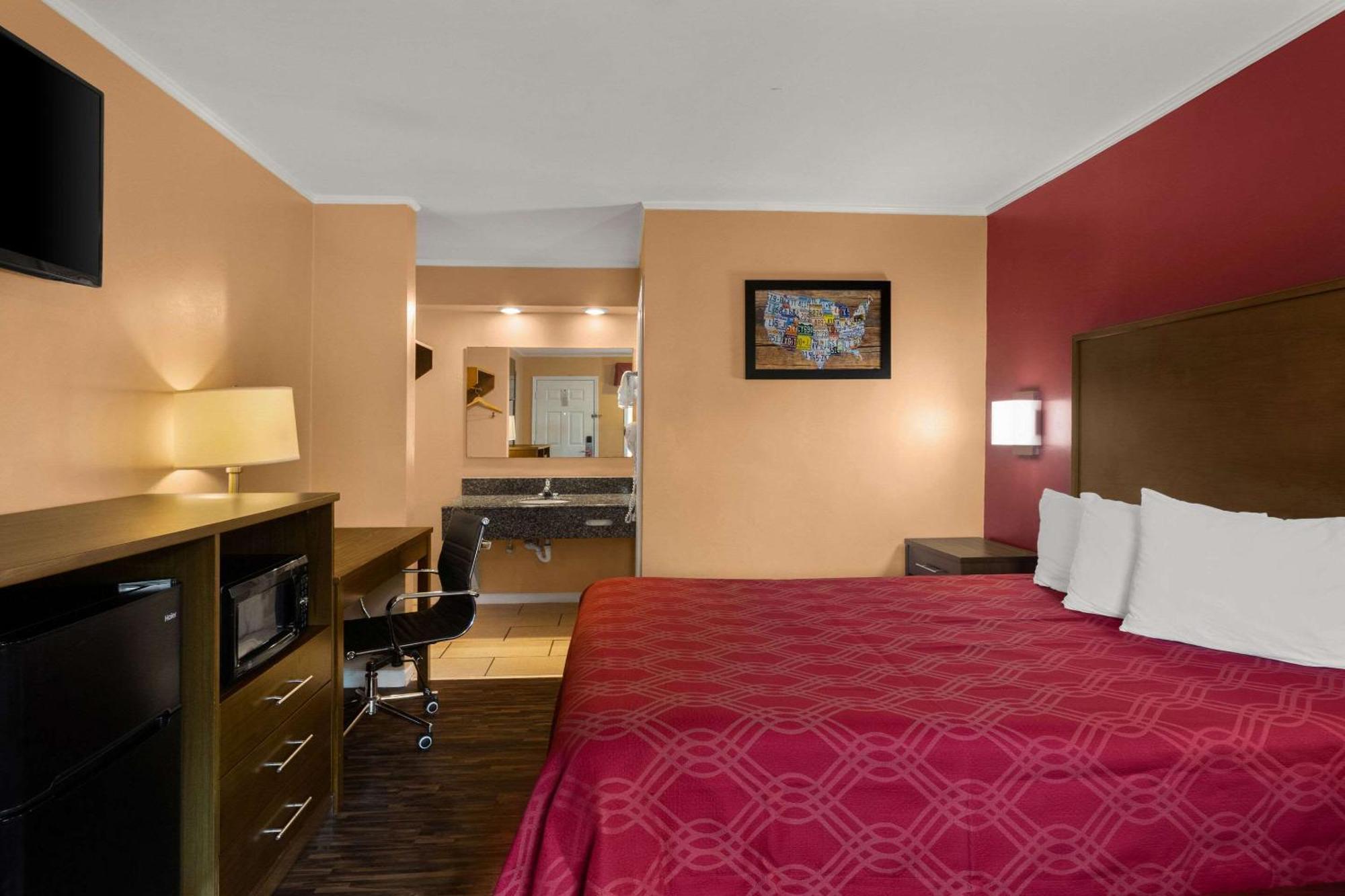 Econo Lodge Cornersville Bagian luar foto
