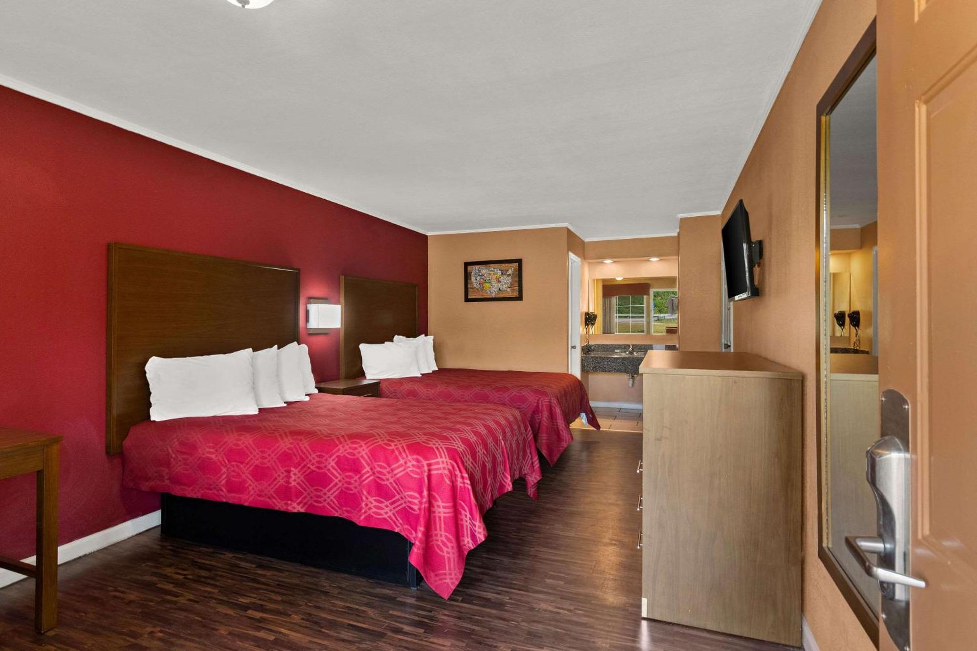 Econo Lodge Cornersville Bagian luar foto