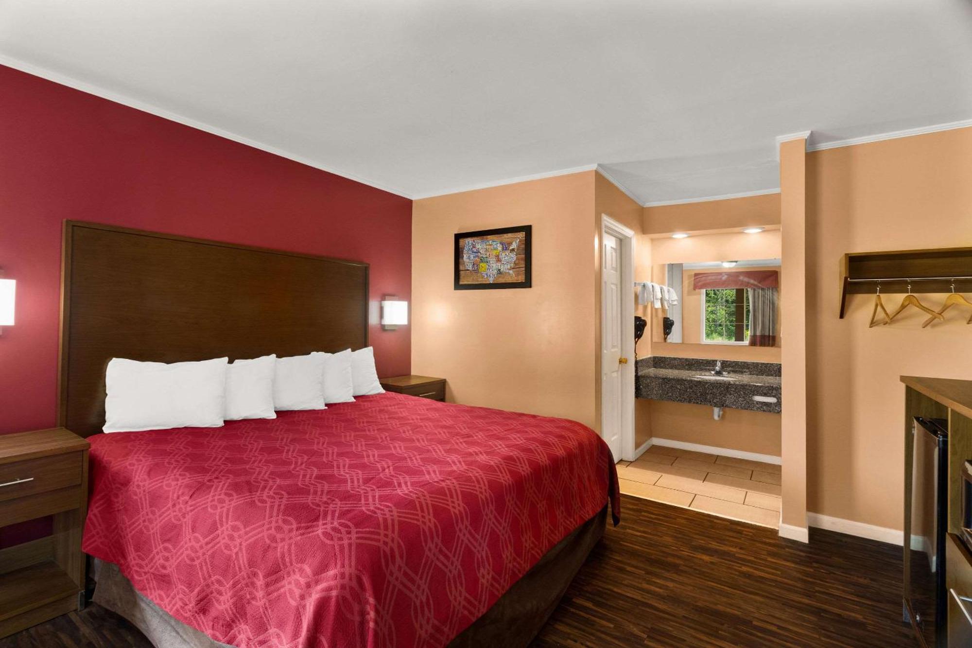 Econo Lodge Cornersville Bagian luar foto