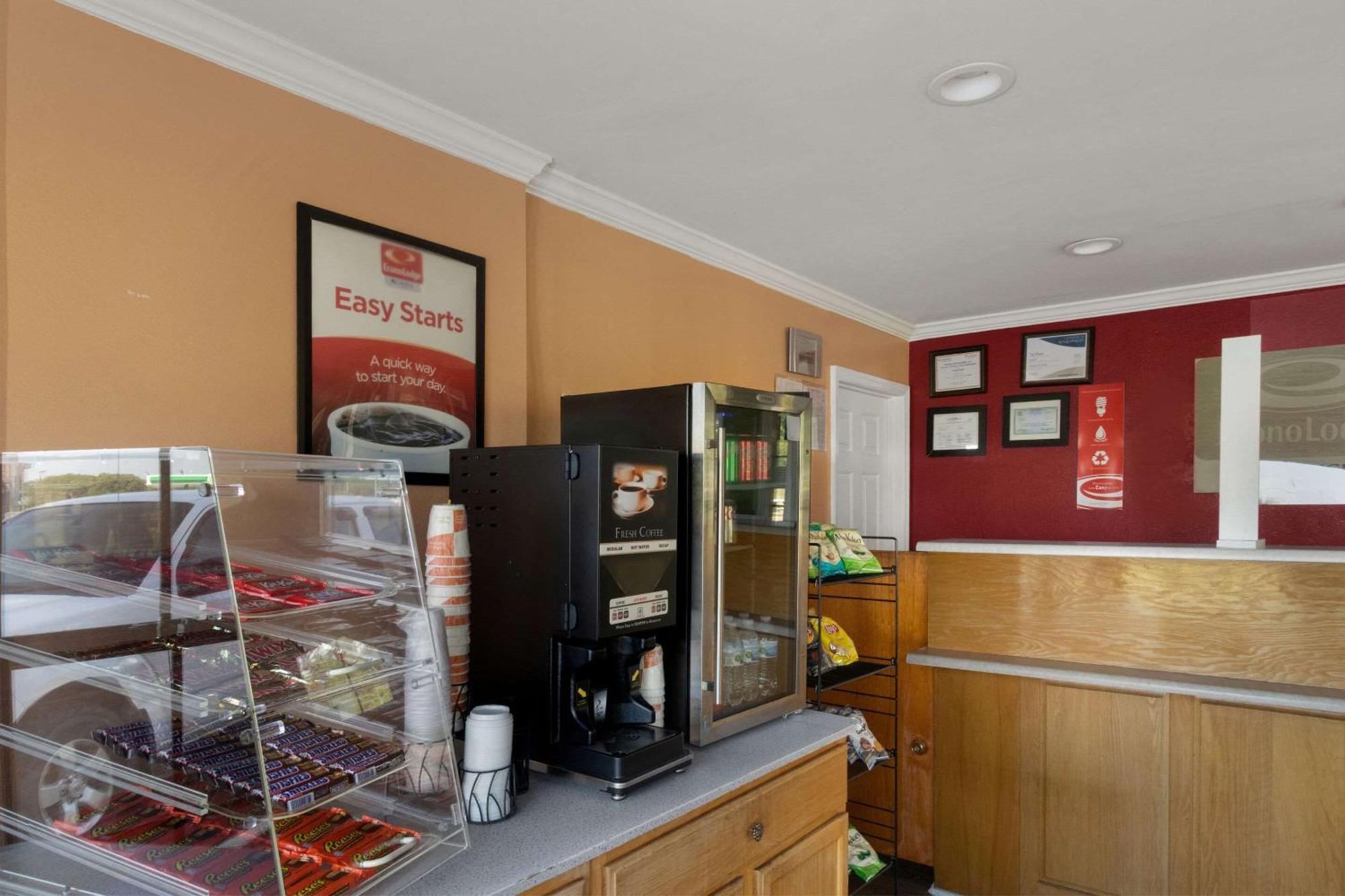 Econo Lodge Cornersville Bagian luar foto