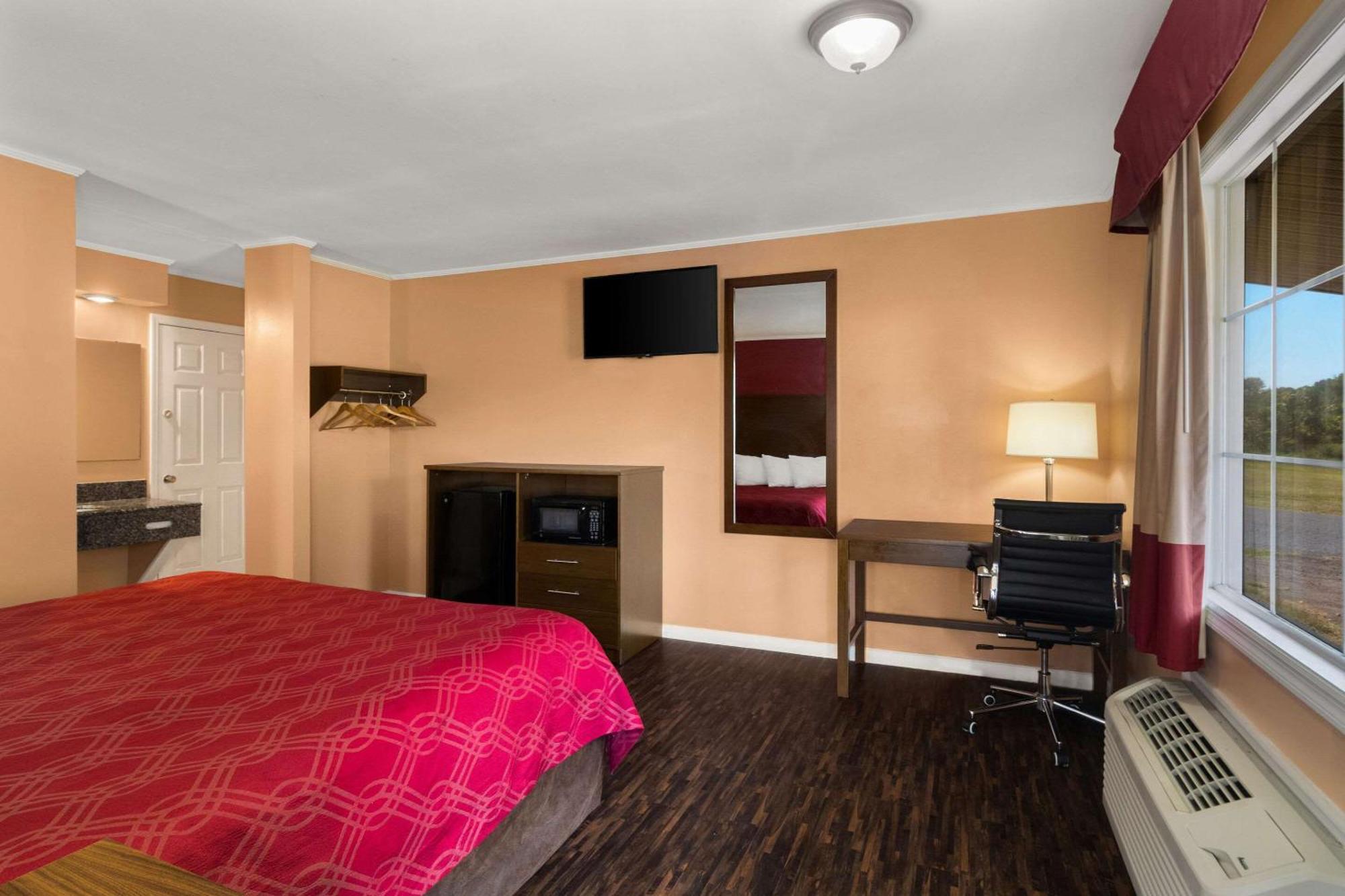 Econo Lodge Cornersville Bagian luar foto