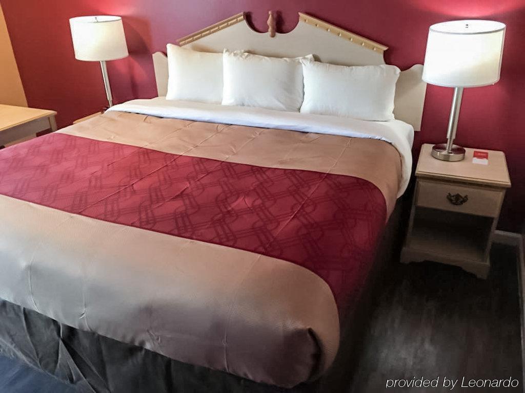 Econo Lodge Cornersville Bagian luar foto
