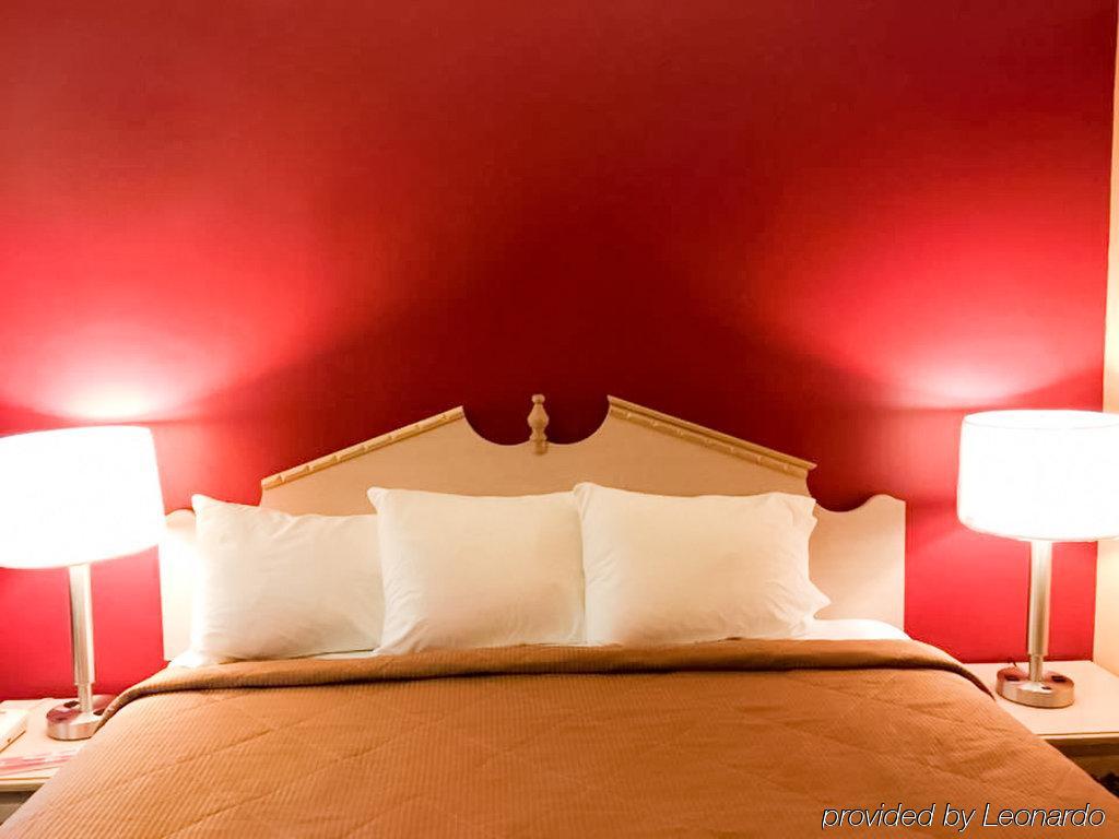 Econo Lodge Cornersville Bagian luar foto
