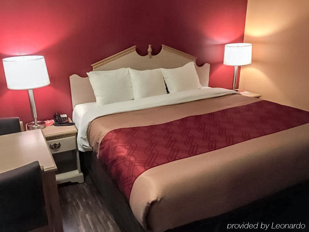 Econo Lodge Cornersville Bagian luar foto