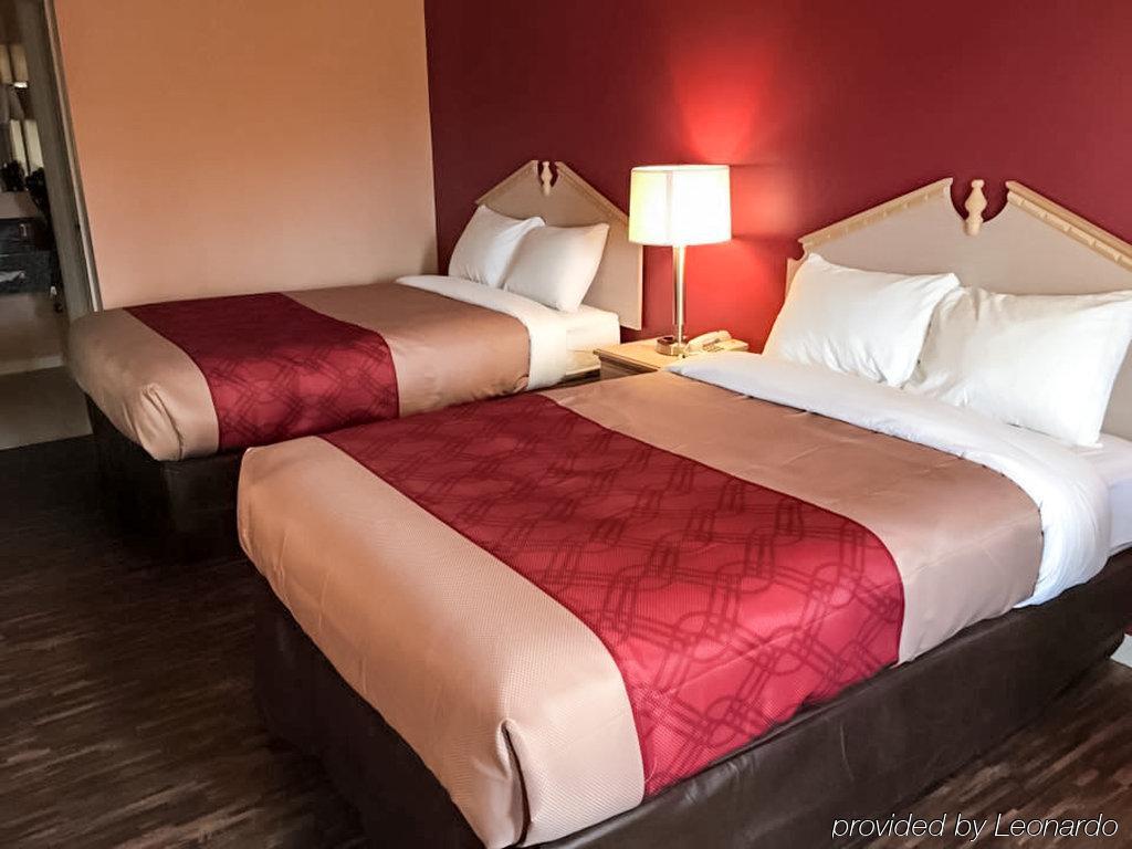 Econo Lodge Cornersville Bagian luar foto