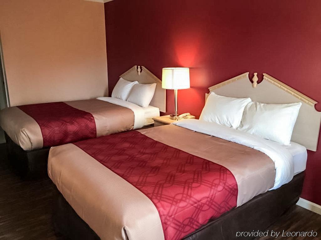 Econo Lodge Cornersville Bagian luar foto